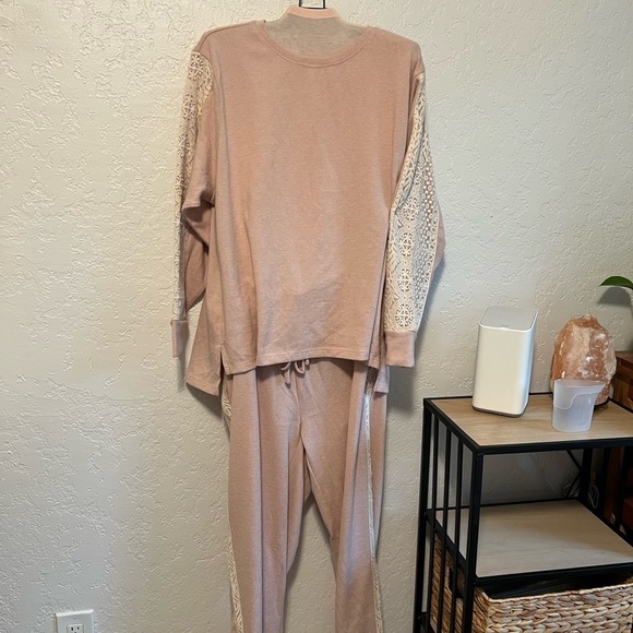 Anthropology Flora Nikrooz  pink lounge set - Picture 4 of 8